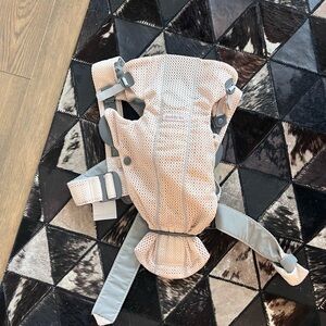 Baby bjorn mini carrier